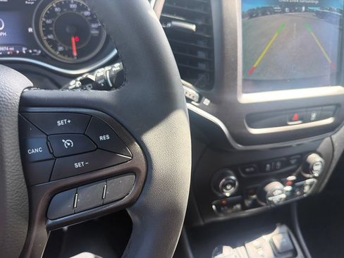 Used 2022 Jeep Cherokee Trailhawk w/ Sun, Sound & Nav Group AWD/4WD image 16