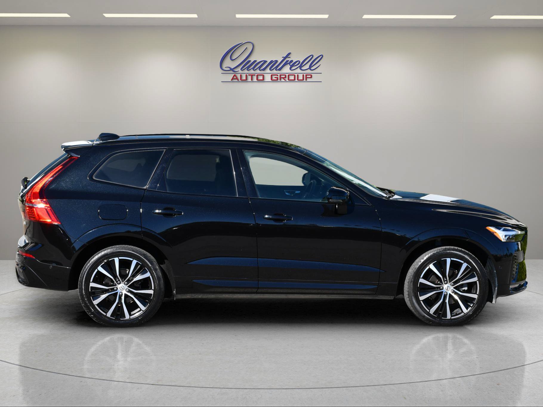 Certified 2024 Volvo XC60 B5 Plus w/ Protection Package Premier AWD/4WD image 3