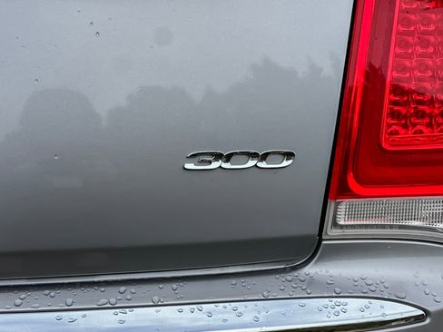 Used 2018 Chrysler 300 Limited image 36