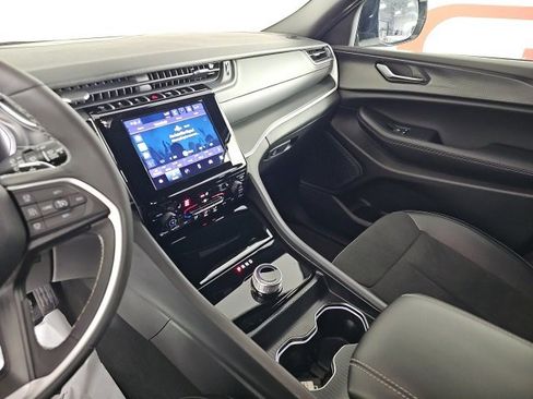 Certified 2024 Jeep Grand Cherokee Altitude image 26