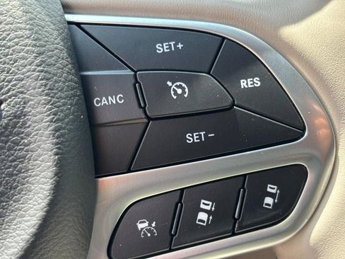 Used 2021 Chrysler Pacifica Limited w/ Premium & Safety Sphere Group image 19