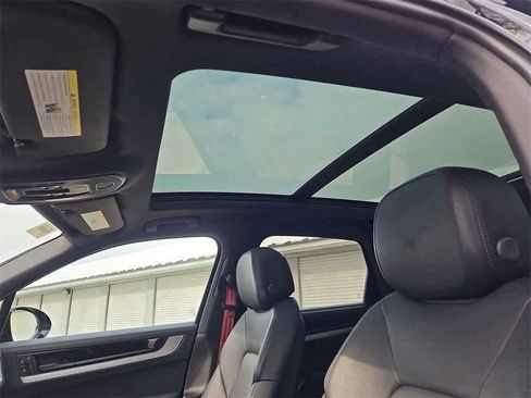 Used 2025 Porsche Cayenne S image 16