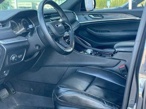 Used 2022 Jeep Grand Cherokee Overland w/ Luxury Tech Group IV image 15