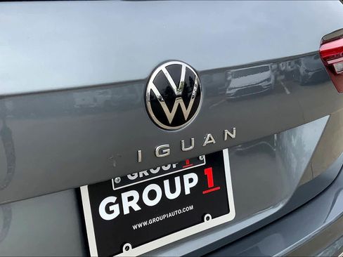 Used 2024 Volkswagen Tiguan SE FWD image 32