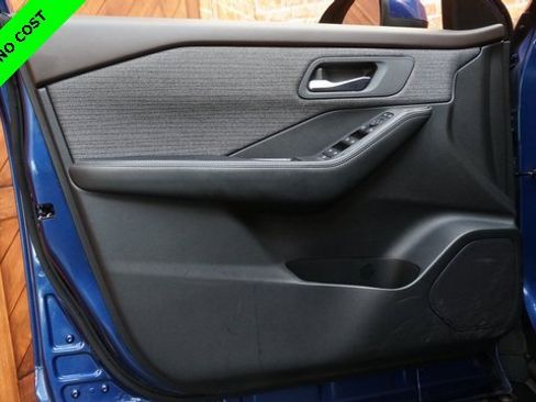 Used 2023 Nissan Rogue SV image 30