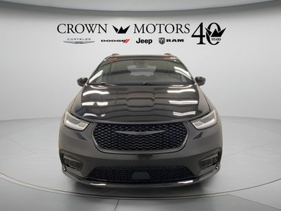 Used 2023 Chrysler Pacifica Touring-L w/ S Appearance Package