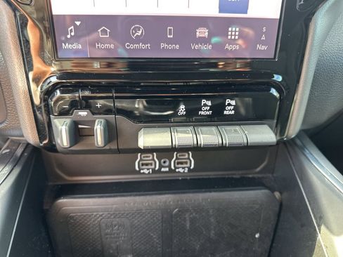 Used 2025 RAM 1500 Big Horn AWD/4WD image 22
