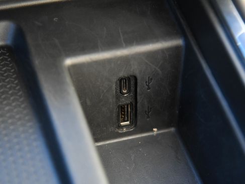 Used 2025 GMC Acadia Elevation image 33