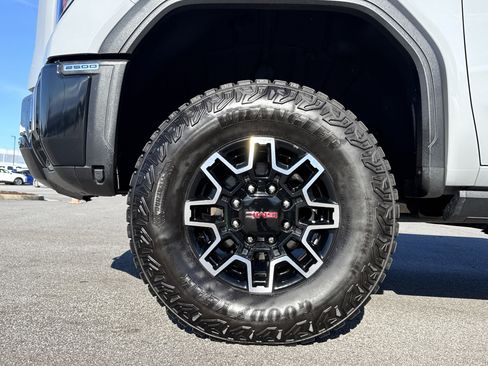 Used 2024 GMC Sierra 2500 AT4X image 13