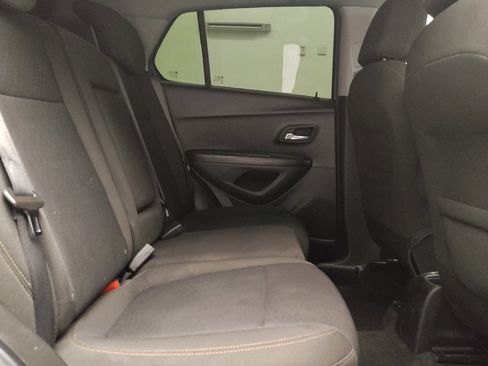 Used 2022 Chevrolet Trax LS w/ Tint and Cruise Package AWD/4WD image 19