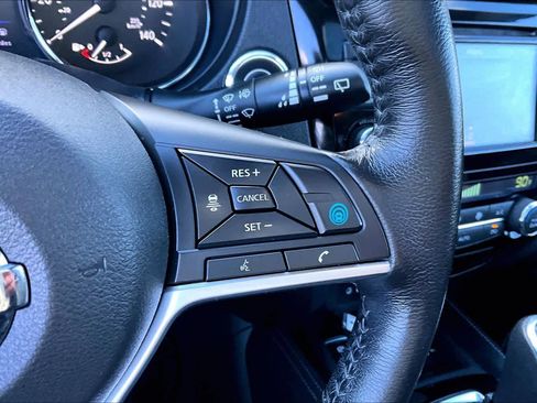 Used 2018 Nissan Rogue SL w/ Premium Package image 24