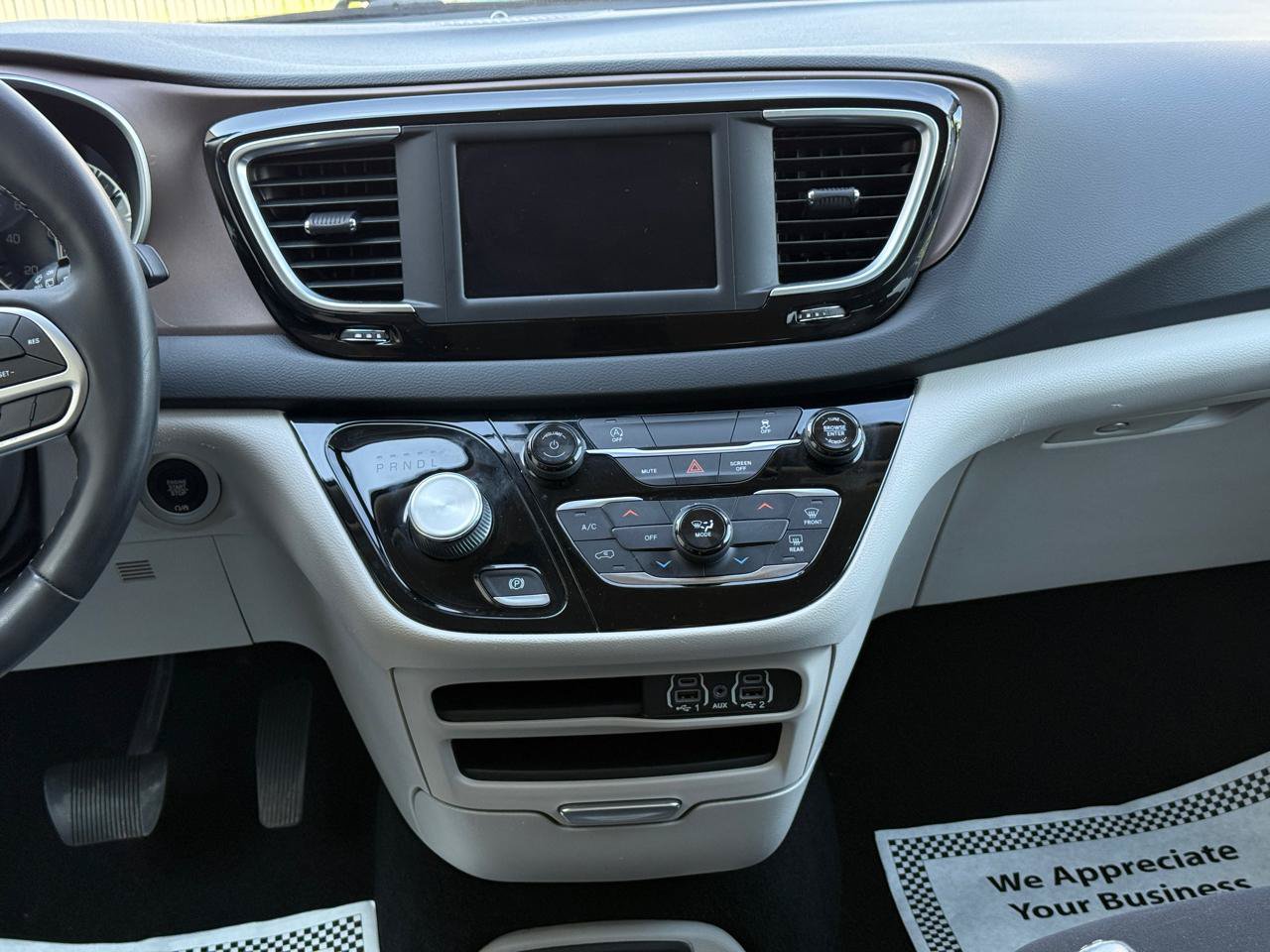 Used 2022 Chrysler Voyager LX FWD image 18