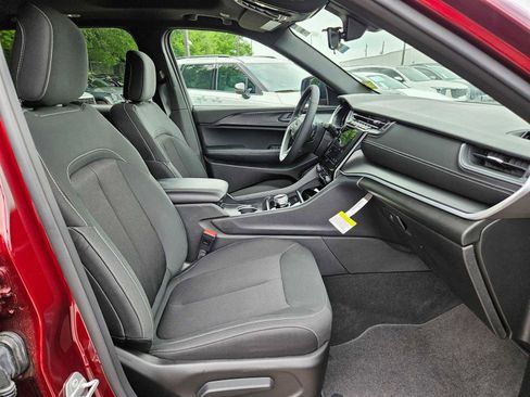 Used 2025 Jeep Grand Cherokee Laredo X w/ Luxury Tech Group I image 19