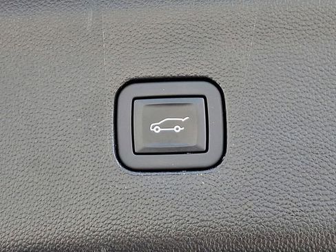 Used 2024 Buick Enclave Premium image 33