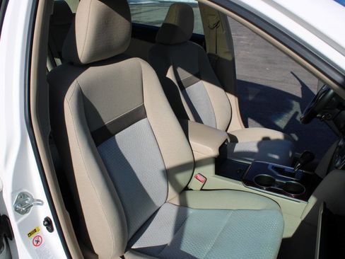 Used 2012 Toyota Camry XLE image 40