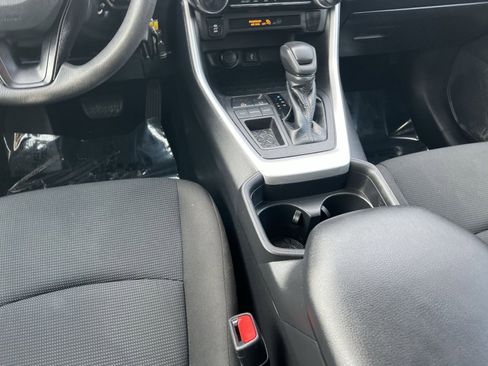 Used 2021 Toyota RAV4 LE image 21