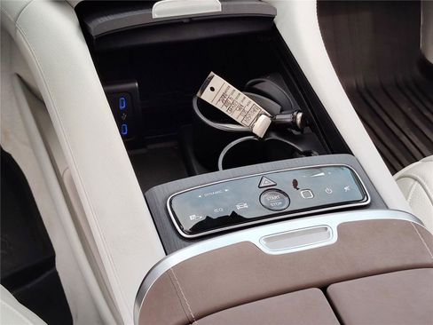 New 2022 Mercedes-Benz EQS 580 4MATIC Sedan image 17