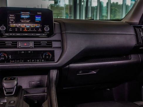 Used 2025 Nissan Pathfinder S FWD image 17