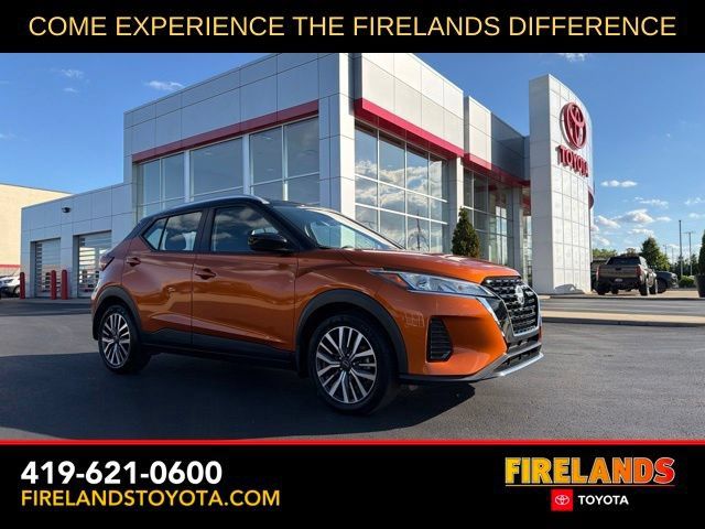 Used 2022 Nissan Kicks SV FWD image 1