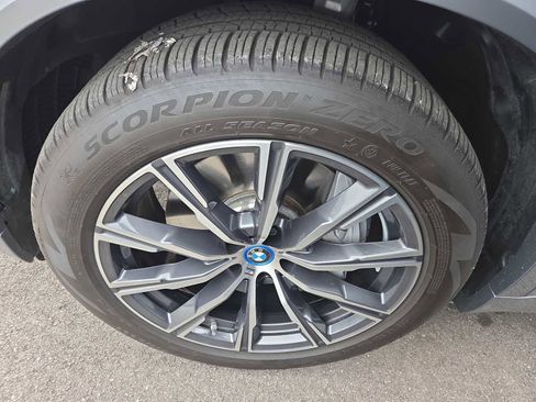 Used 2025 BMW X5 xDrive50e w/ M Sport Package image 5