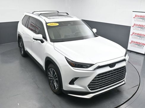 Used 2025 Toyota Grand Highlander AWD Hybrid image 27