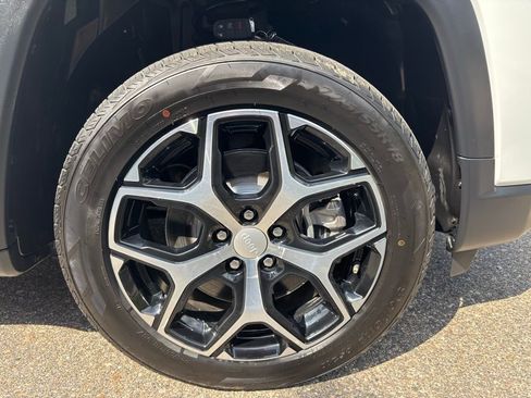 Used 2024 Jeep Compass Limited image 27