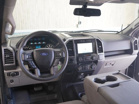 Used 2017 Ford F150 XLT RWD image 11