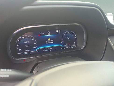 Used 2022 Chevrolet Suburban Premier AWD/4WD image 22