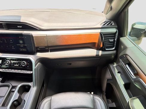 Used 2024 GMC Sierra 2500 Denali w/ Denali Reserve Package AWD/4WD image 17