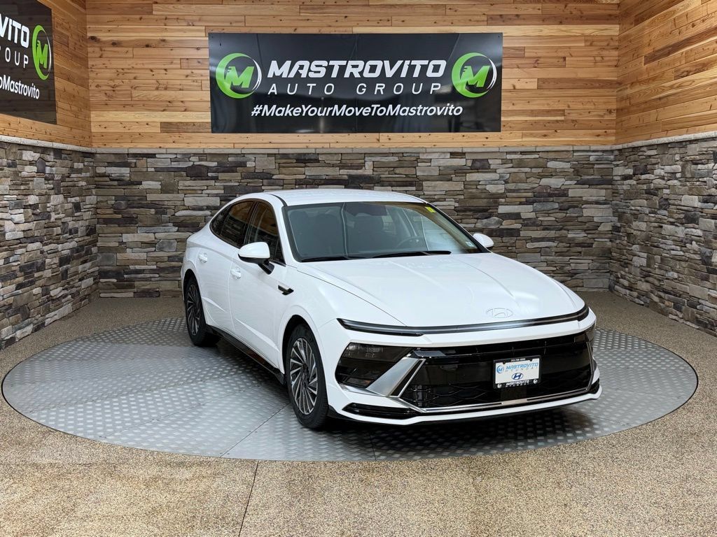 Used 2025 Hyundai Sonata SEL FWD image 2