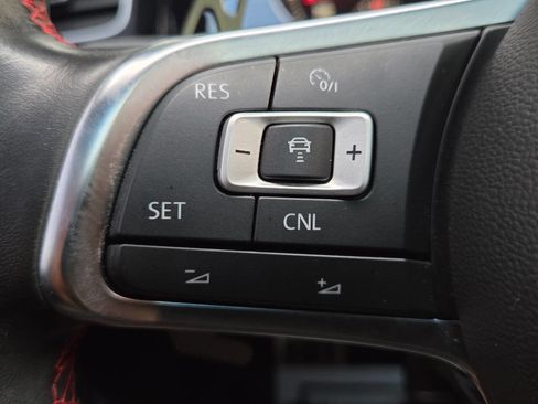 Used 2018 Volkswagen GTI Autobahn image 31