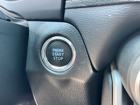 Used 2022 Toyota RAV4 XLE w/ Convenience Package AWD/4WD image 18
