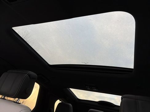 Used 2023 Land Rover Discovery HSE R-Dynamic image 29