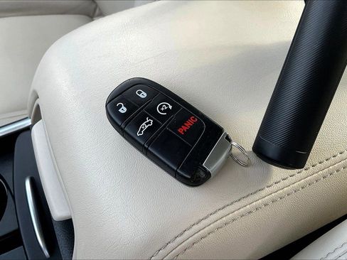 Used 2023 Chrysler 300 Touring L image 11