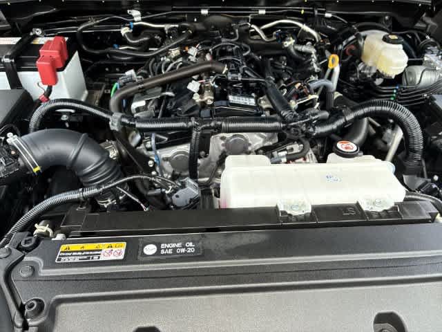 Used 2025 Toyota 4Runner SR5 AWD/4WD image 15
