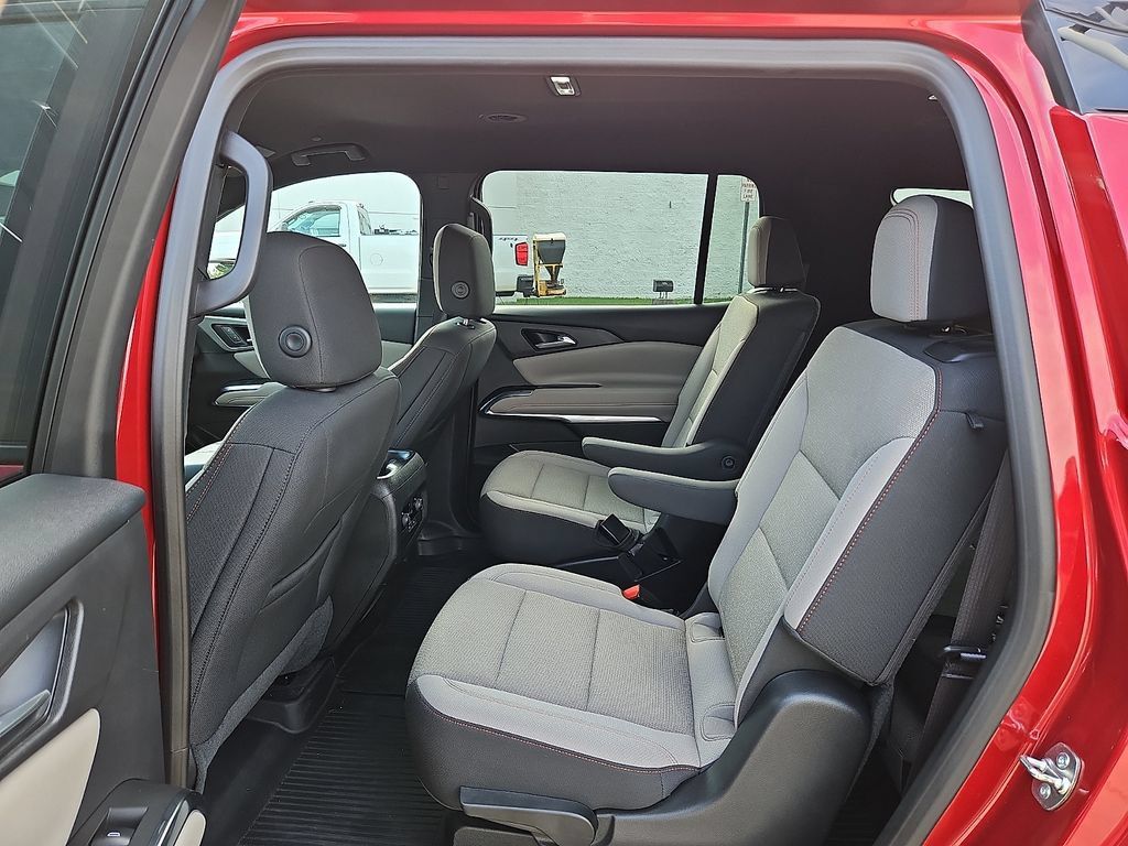 Certified 2025 Chevrolet Traverse LT w/ Midnight/Sport Edition FWD image 10