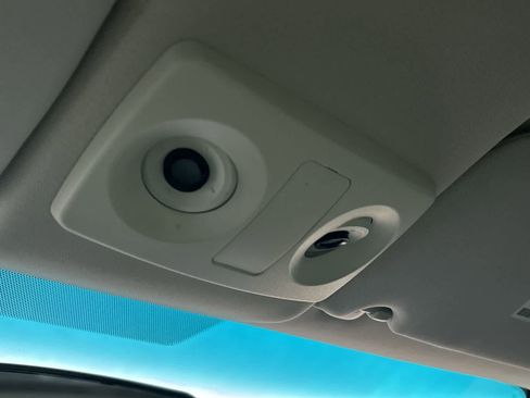 Used 2010 Dodge Avenger R/T image 22