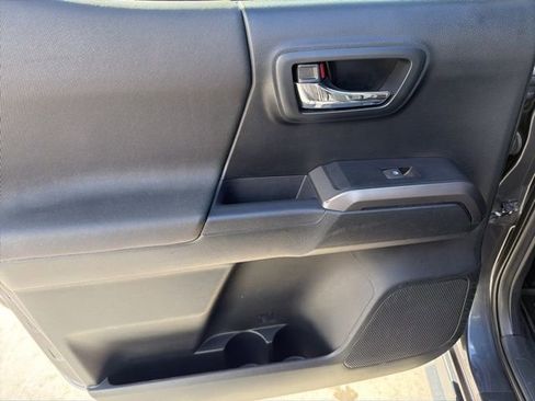 Used 2016 Toyota Tacoma TRD Sport w/ Premium & Technology Package image 17