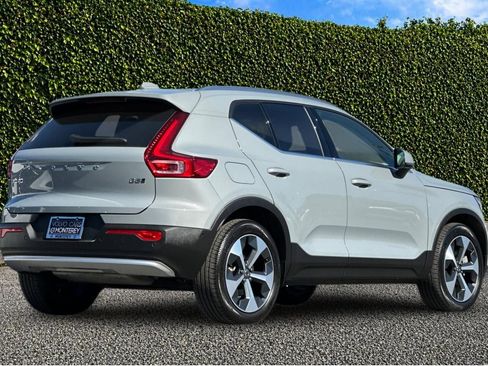 Used 2025 Volvo XC40 B5 Plus AWD/4WD image 4