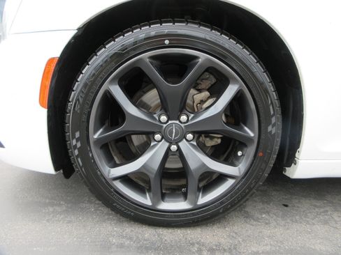 Used 2022 Chrysler 300 S RWD image 50