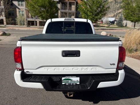 Used 2016 Toyota Tacoma TRD Sport w/ Towing Package image 7