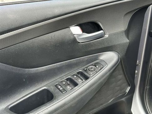 Used 2019 Hyundai Santa Fe SEL FWD image 16