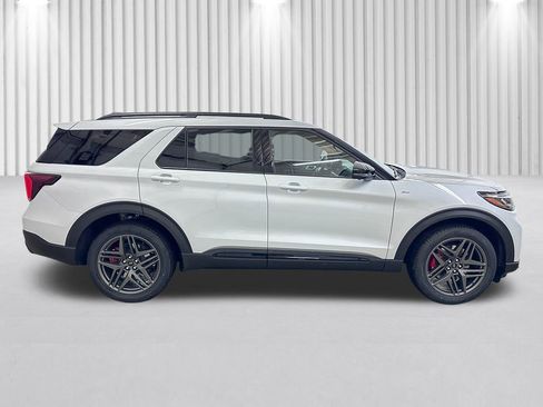 New 2026 Ford Explorer ST-Line w/ ST-Line Street Pack image 3
