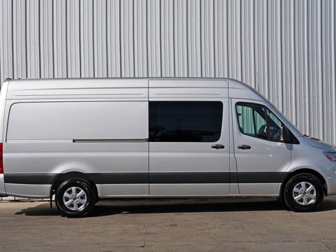 Used 2024 Mercedes-Benz Sprinter 2500 image 67