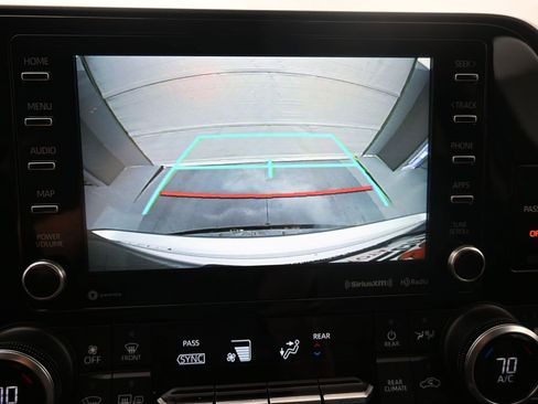 Used 2022 Toyota Highlander XLE image 21