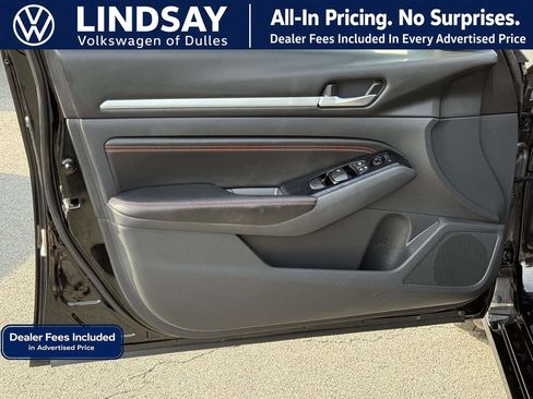 Used 2023 Nissan Altima 2.5 SR FWD image 9
