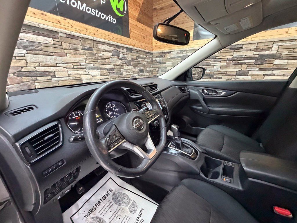 Used 2017 Nissan Rogue SV AWD/4WD image 22
