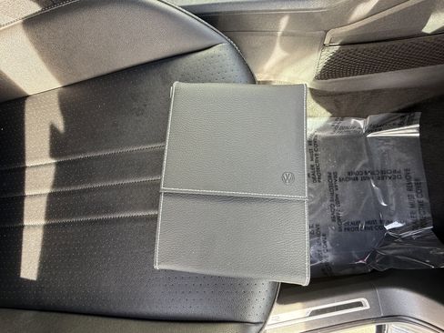 Used 2023 Volkswagen Tiguan SE R-Line image 37