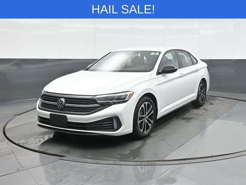 Used 2024 Volkswagen Jetta Sport image 3