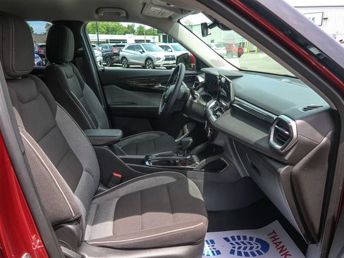 Used 2024 Chevrolet TrailBlazer LT AWD/4WD image 17